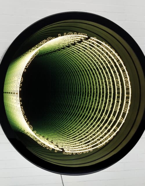 Iván Navarro, "Loop" 2016